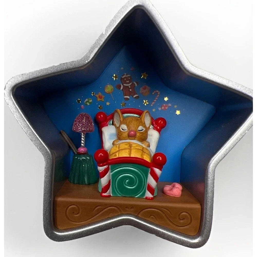2015 Cookie Cutter Christmas Hallmark Ornament #4 - Mouse Sleeps in Star